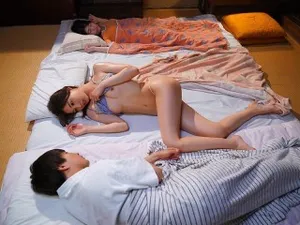 Phát hiện chồng ngoại tình, vợ lén lút "ăn nằm" với bố chồng
