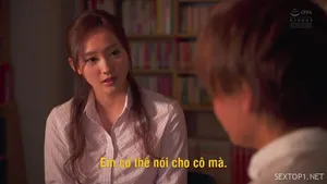 Em nhân viên chăm sóc chửa trị cho anh chàng mắc bệnh “không thể cương”