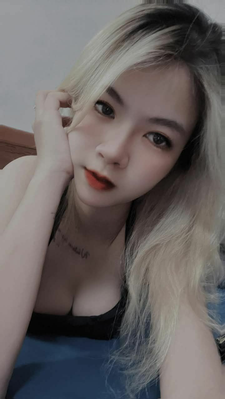 Tôi đang trò chuyện rất vui vẻ. Bạn có thể chơi bất cứ trò nào bạn muốn. Vào từ phía sau, quan hệ, xuất tinh ngoài, bạn thích chơi thế nào?